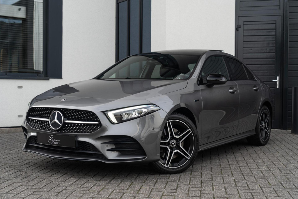 Mercedes-Benz A-Klasse 250 e AMG NIGHT PANO / AMBI LED / CARPLAY 56410917-0.jpg | Bijnen auto's